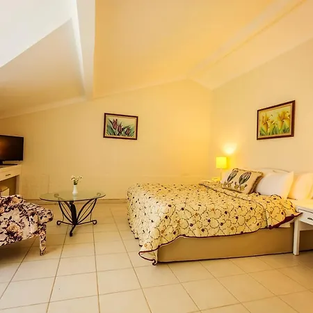 מלון Paradise Garden 3*