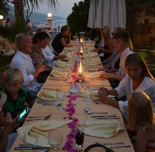 מלון Paradise Garden 3*