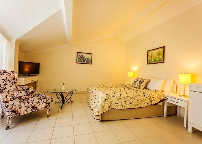 מלון Paradise Garden 3*